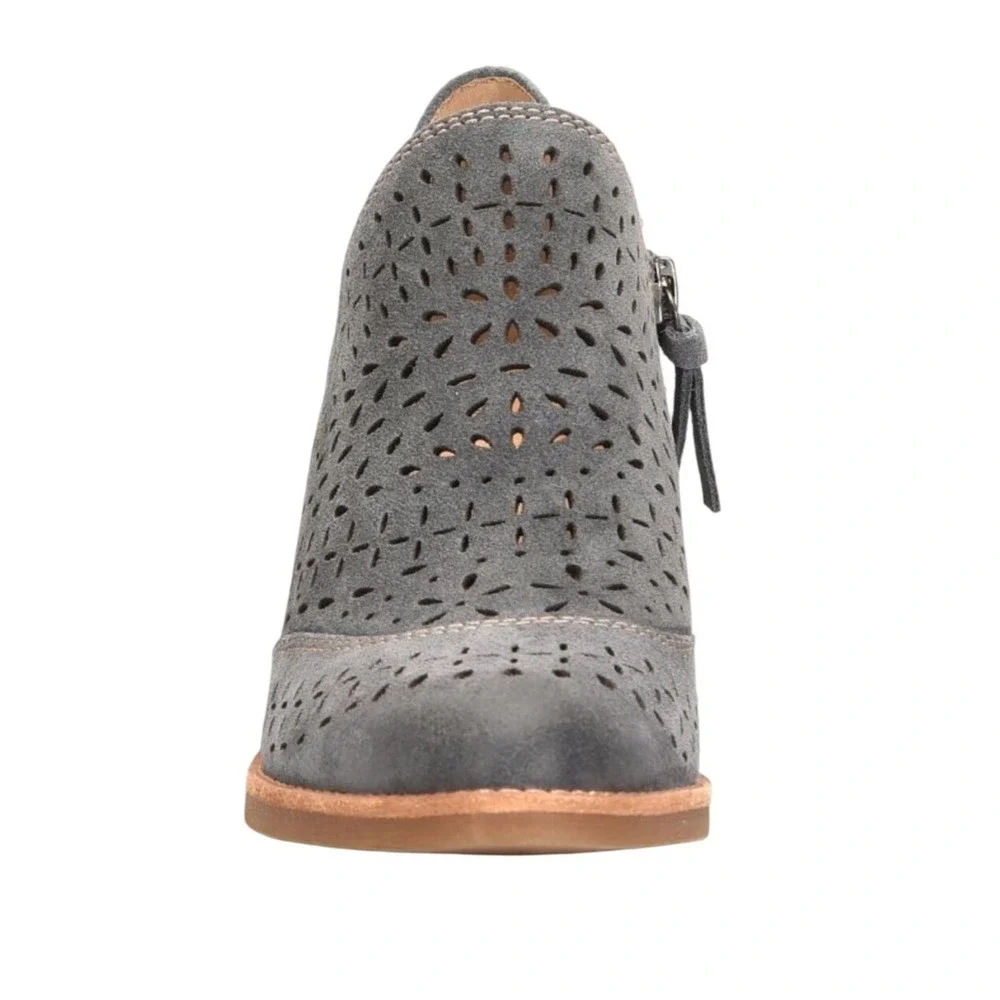 Sofft Amberly Booties  Size 10 M Gray Suede Laser Cut Block Heel‎ Side Zip